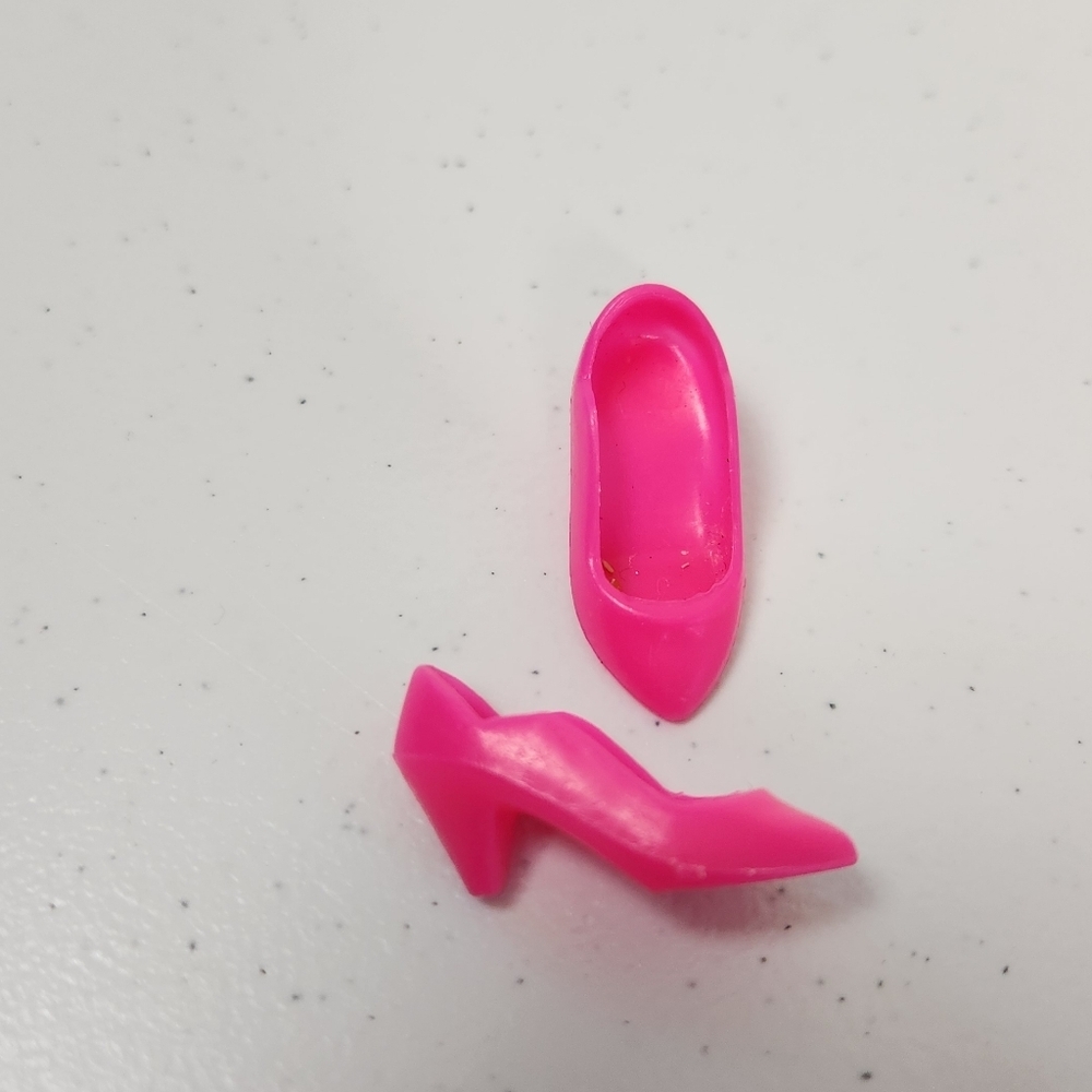 Jem Doll Hot Pink Scalloped Wavy Edge High Heel Shoes Replacement Parts Vintage - Picture 3 of 3